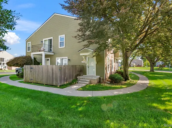 23507 N Rockledge, Novi, MI 48375