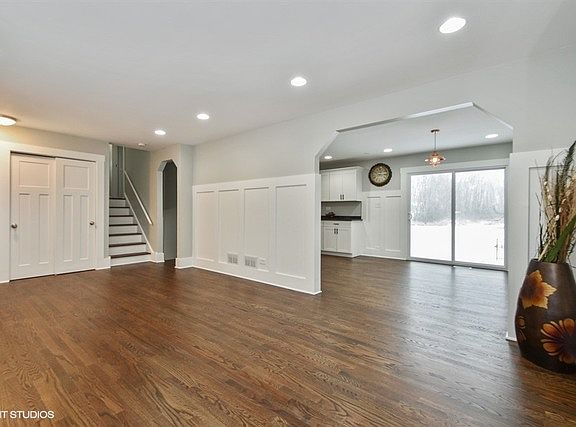 3rd image of 22762 Lakeshore Dr