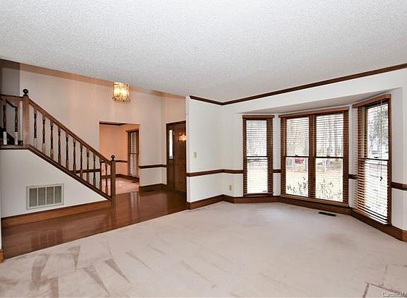 3rd image of 6217 Phyliss Ln