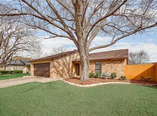 3725 Longstraw Dr, Fort Worth, TX 76137