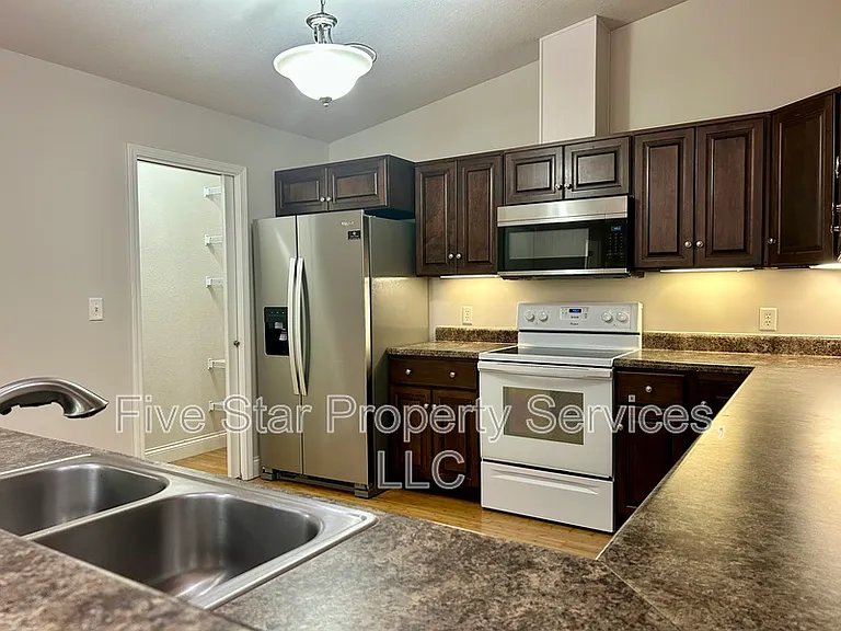 1420 School House Ln — Photo 5