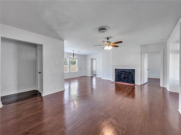 4th image of 329 Foster Dr