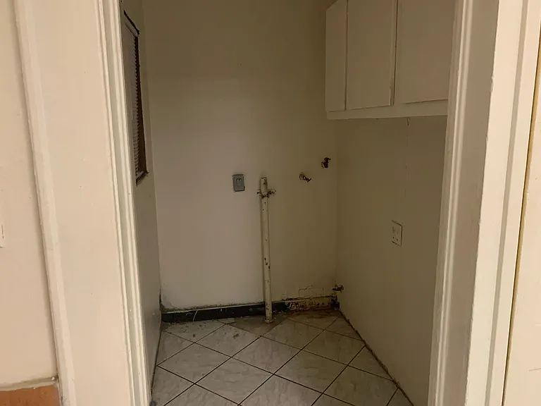 1815 Potomac Ave — Photo 8