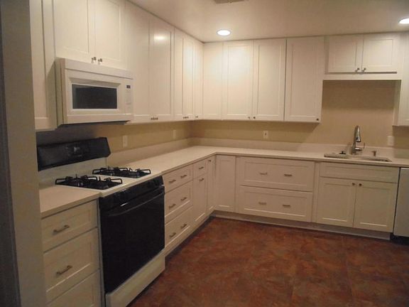 4th image of 2274 Riviera Dr