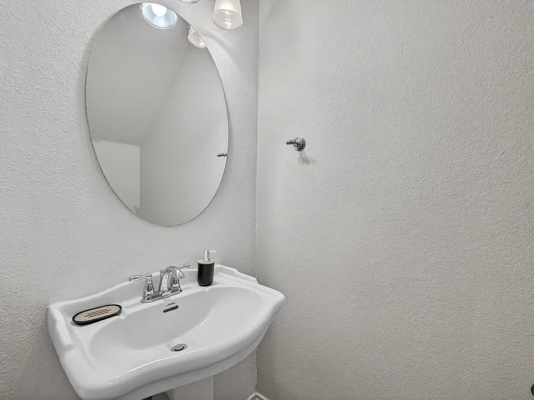 154 Castleridge Dr #B — Photo 29