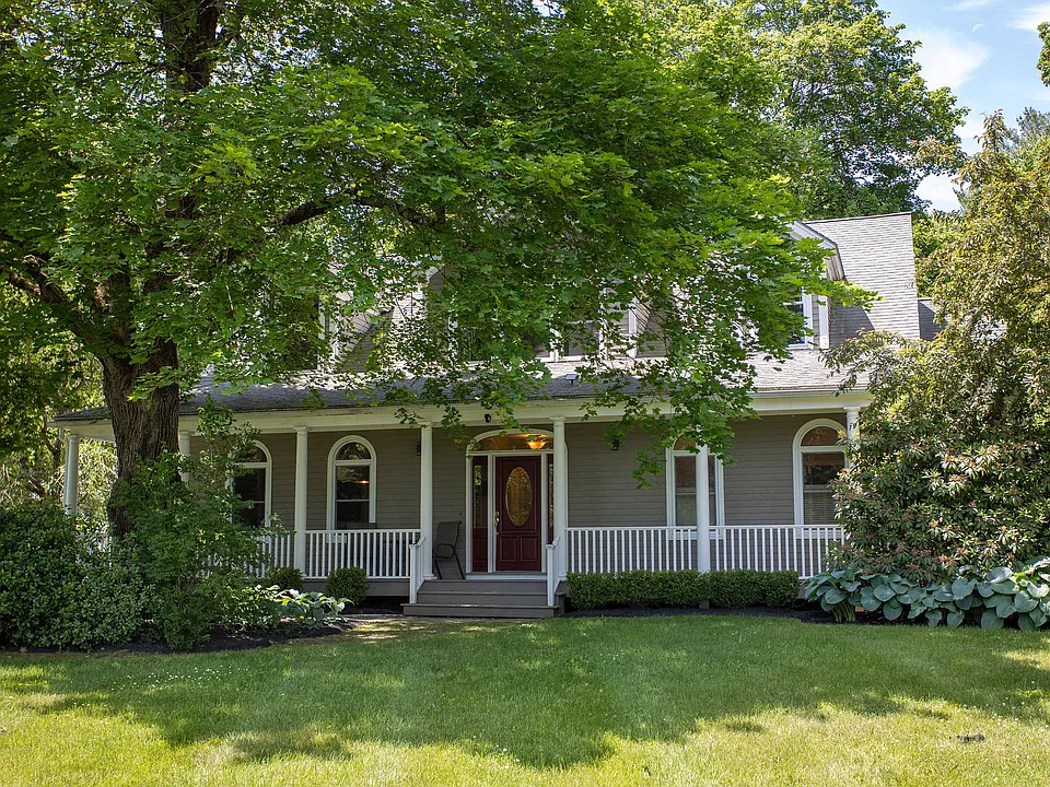 3 Cornwall Dr
