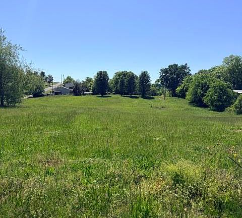 4th image of 2050 Walter Dr