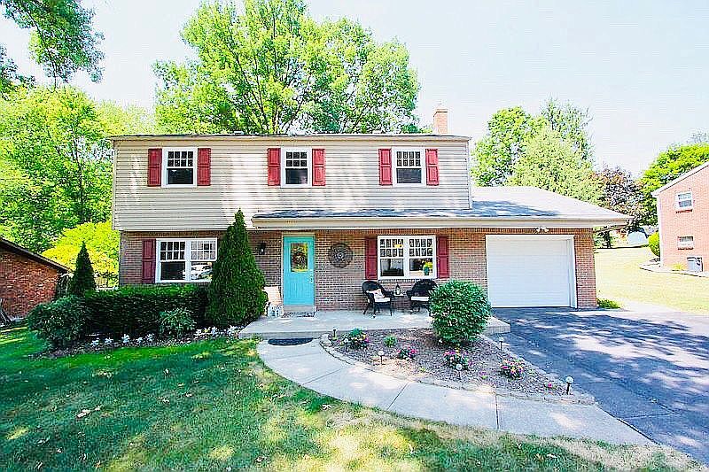 1st image of 10 Deerfield Dr