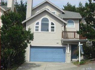 517 Monterey Rd, Pacifica, CA 94044