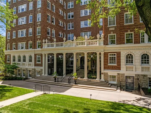 4618 Warwick Blvd APT 6C, Kansas City, MO 64112