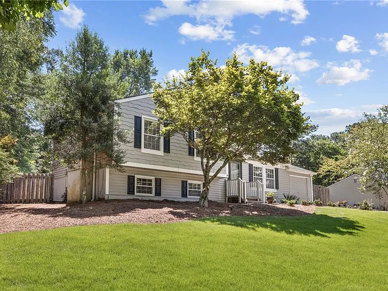 472 Barnesdale Dr — Photo 12