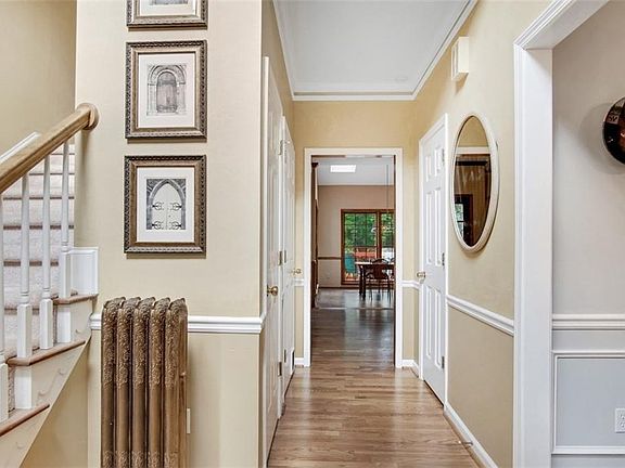 4th image of 120 Waters Mill Cir