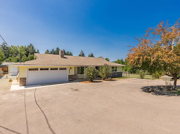 2040 Hamilton Ln SW, Grants Pass, OR 97527