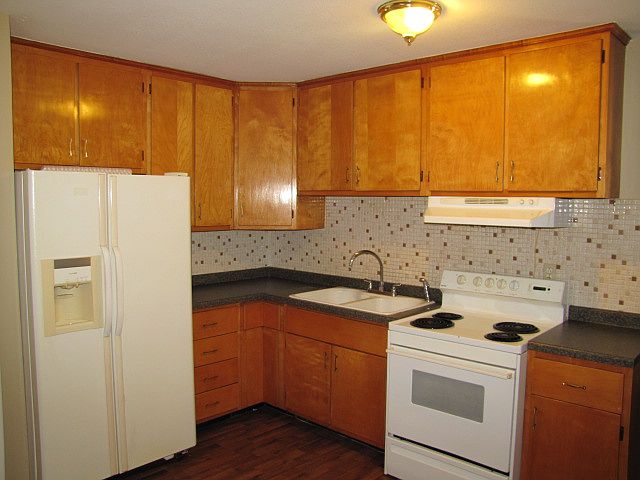 2nd image of 913 Holiday Dr