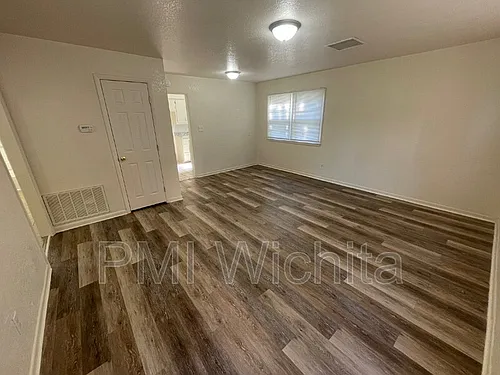 1907 N Jeanette Ave Photo 1