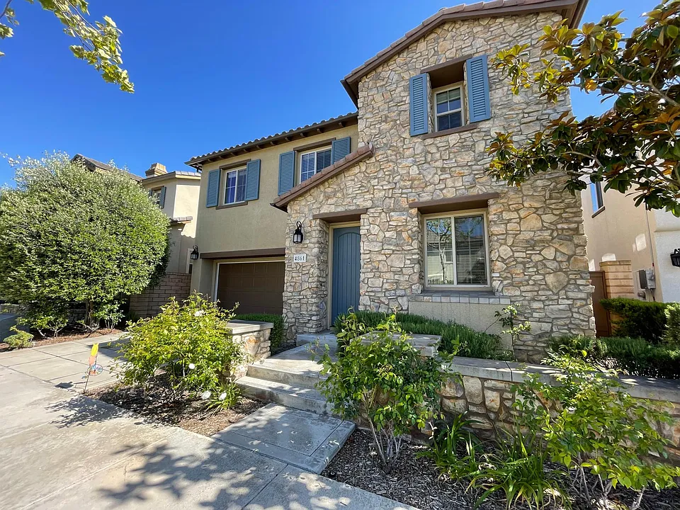 4861 Carriage Run Dr