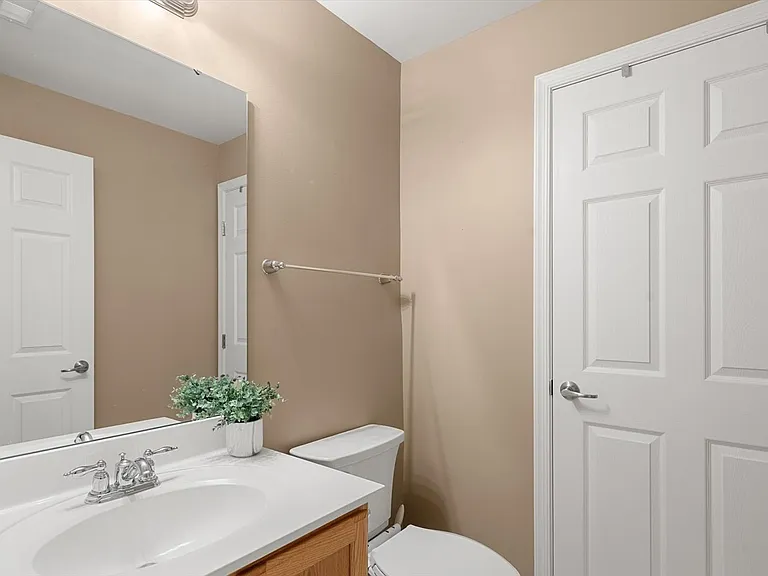 301 Adelaide Dr — Photo 38