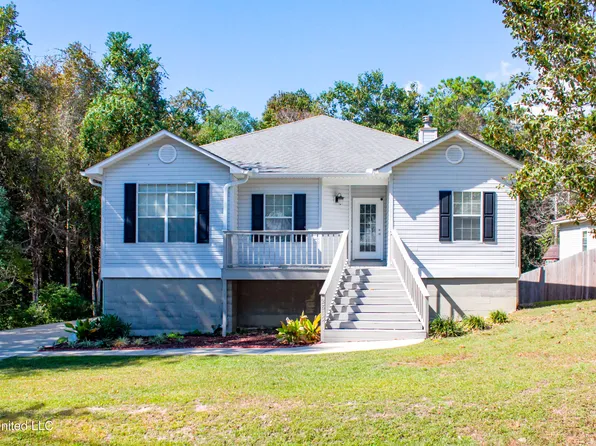 2813 N 7th St, Ocean Springs, MS 39564