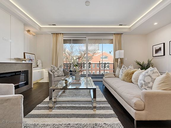 3rd image of 1540 N North Park Ave APT 4N