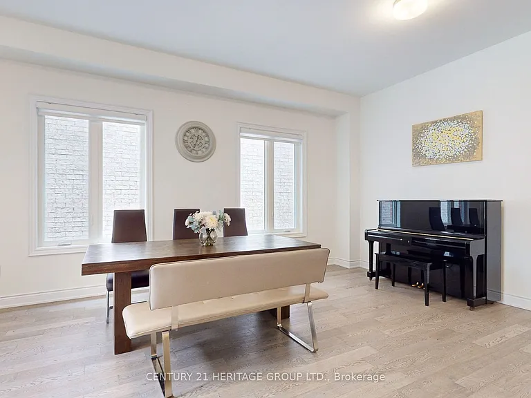 1409 Blackmore St — Photo 2
