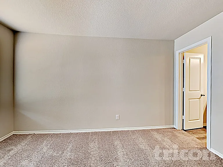 9736 Marbach Brk — Photo 18