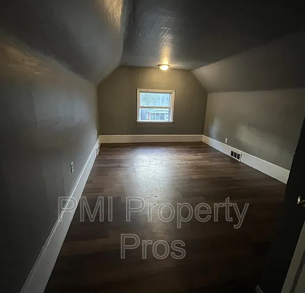 1516 S Union St — Photo 5