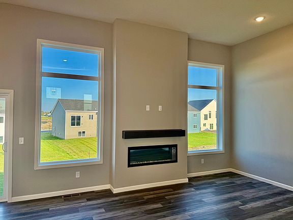 2nd image of 2896 Ivory Ave NE