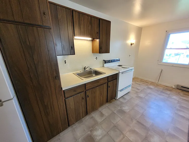 223 Main St — Photo 7