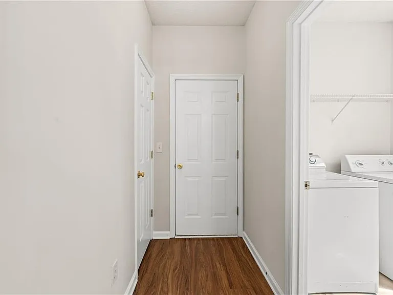 2704 Regent Walk Dr — Photo 18
