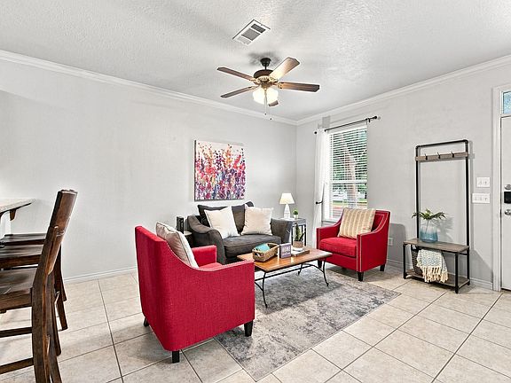4th image of 400 Forest Dr
