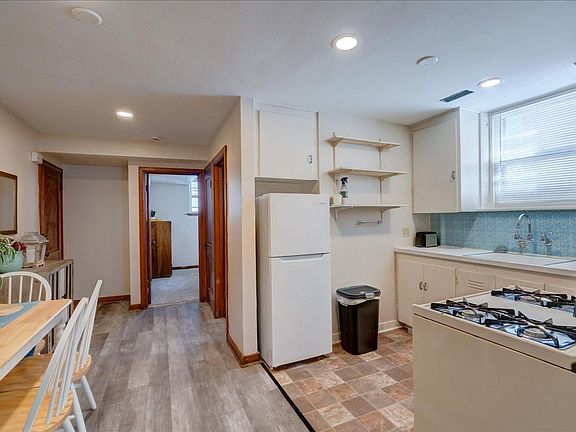 4th image of 2632 Stevens St