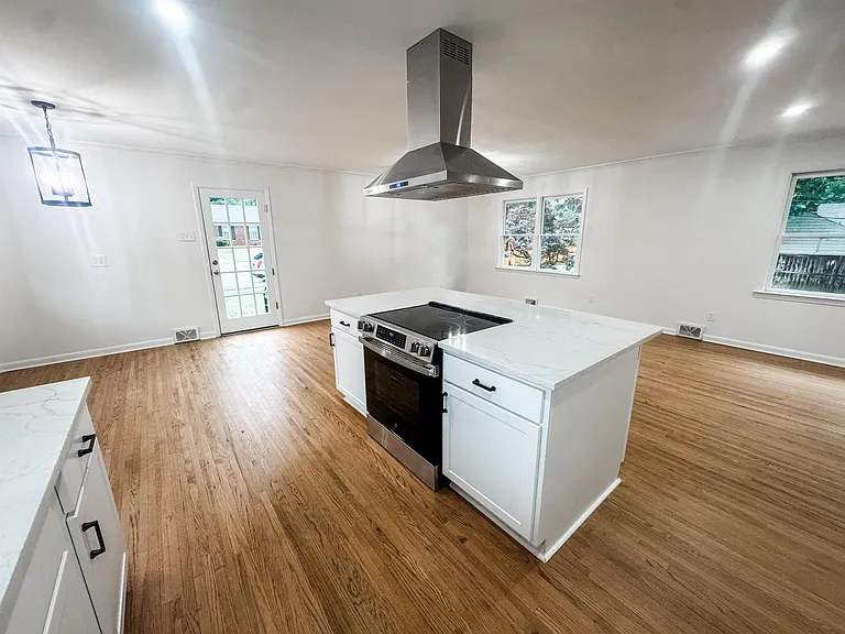 5504 Normandy Rd — Photo 4