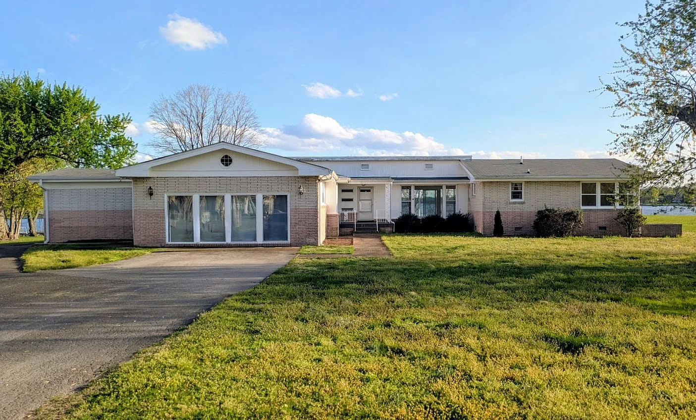 413 Private Dr — Photo 1