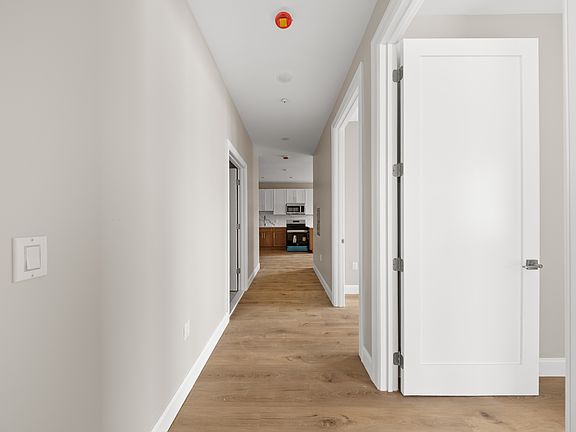 3rd image of 17-19 Wickham St #202