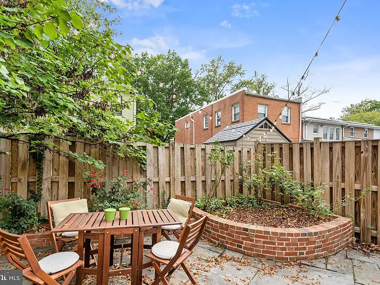 1020 Powhatan St — Photo 12