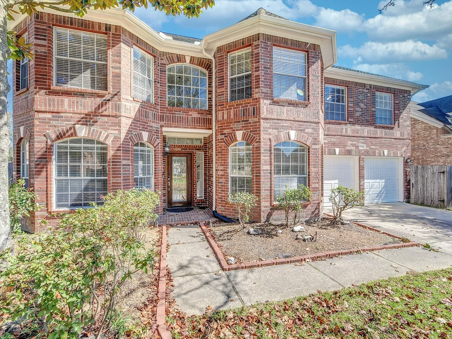 4 bed, 3.0 bath, 3419 sqft, $3,390 — Photo 4