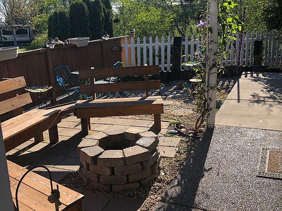 Fire pit & bench seating 