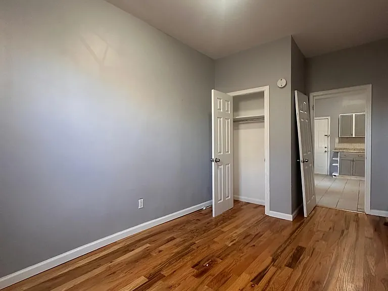 544 Grove St — Photo 8