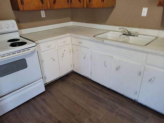 4th image of 299 Lakeside Dr
