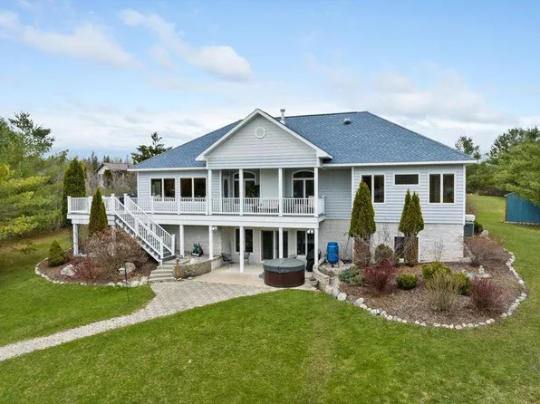5804 Twin Lakes Rd, Cheboygan, MI 49721