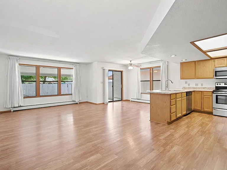 518 1/2 Eastgate Ct #1 — Photo 2