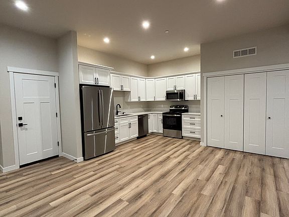 Dining kitchen area