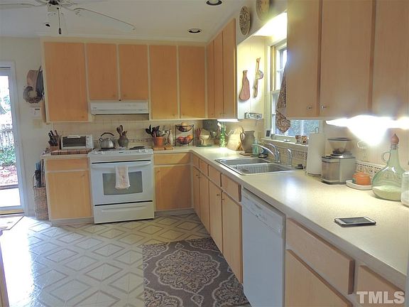 5th image of 117 Landsbury Dr
