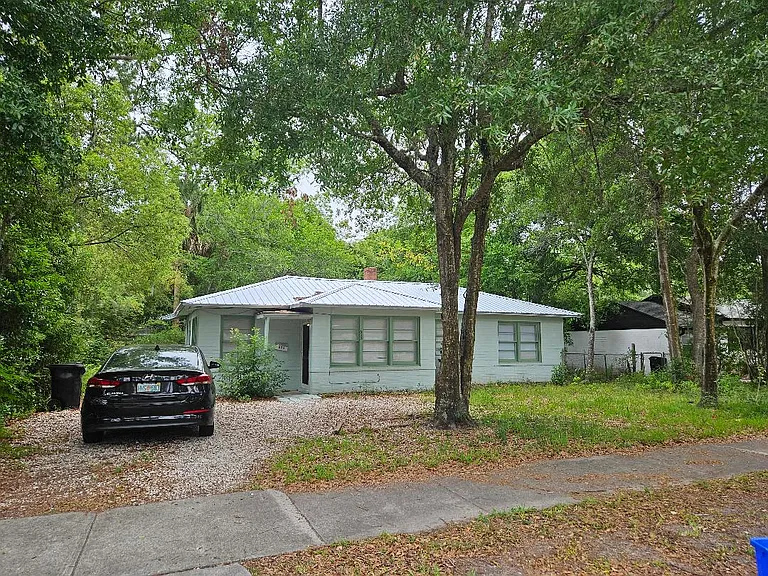 625 NW 10th Ave — Photo 1