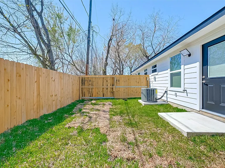 7339 Krueger Rd #A — Photo 37