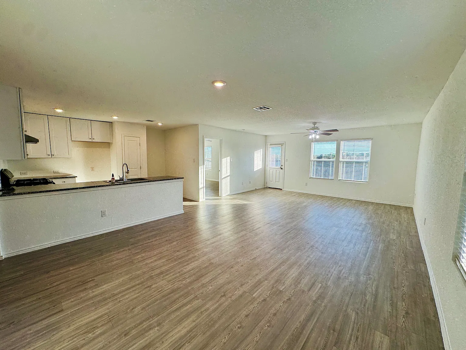 4 bed, 1667 sqft, $1,900 — Photo 4