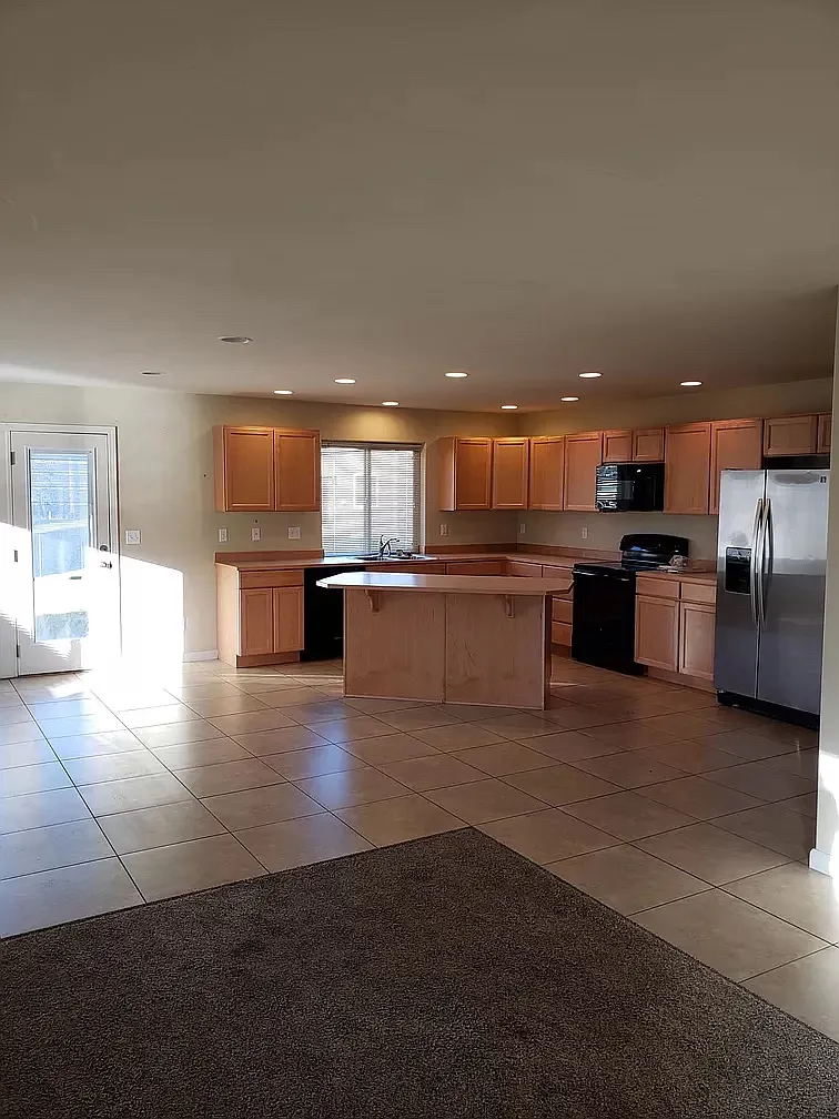 2405 N Water St — Photo 4