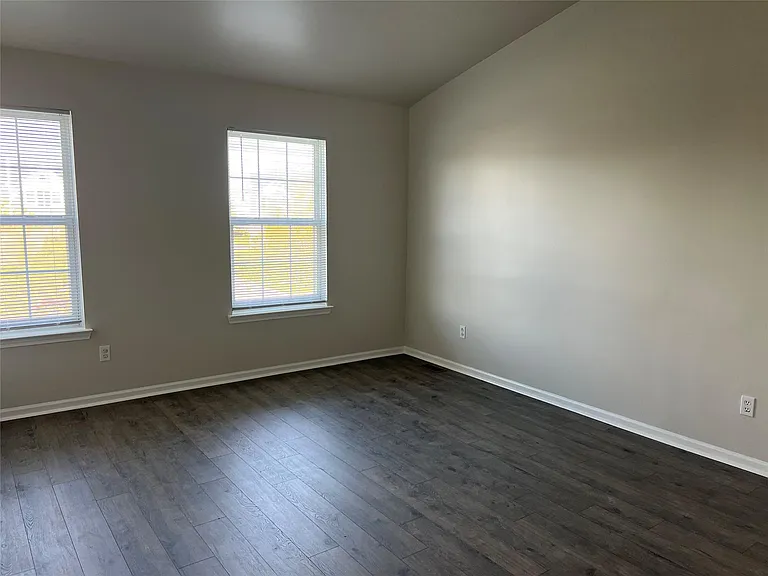 2802 Green Valley Dr — Photo 14