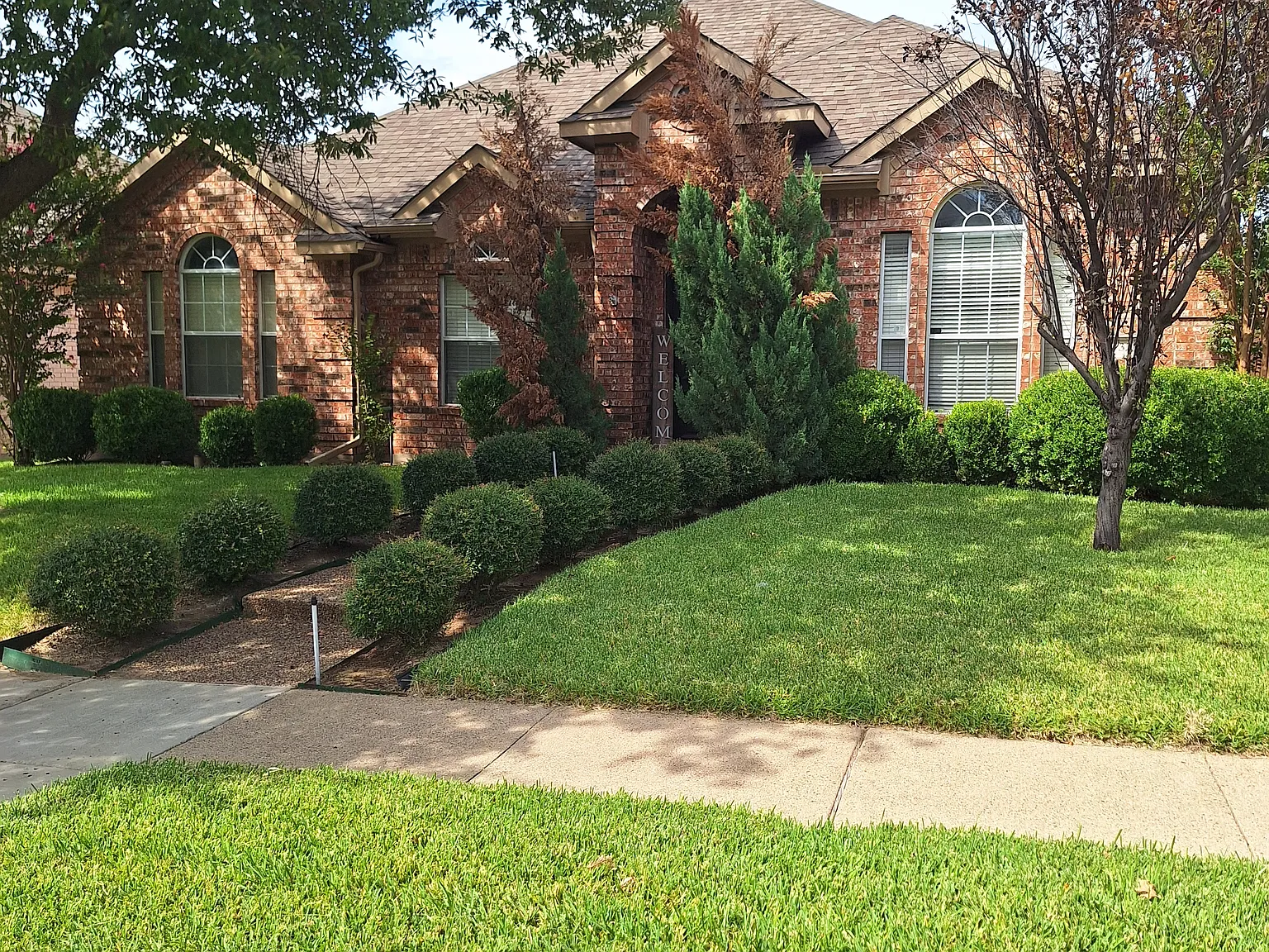 4 bed, 2400 sqft, $3,095 — Photo 3