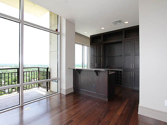5th image of 4242 Broadway St